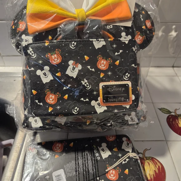 Loungefly Mickey & Minnie Mouse Candy Corn Mini Backpack  display picture 3